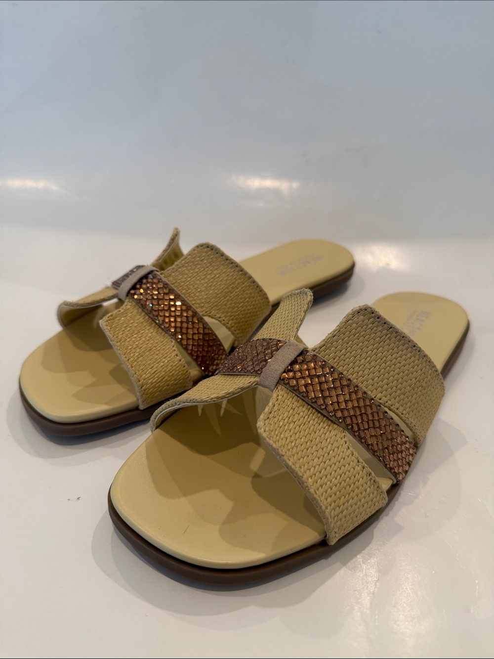 NWT Reaction Kenneth Cole Whisp Slide Sandals Size 8.5
